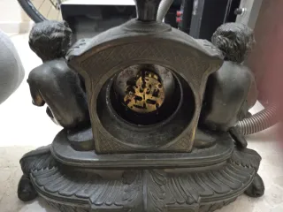 Reloj de sobremesa bronce antiguo figuras