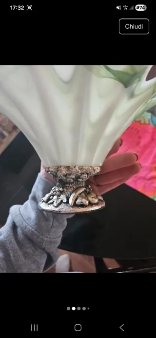 Vaso in vetro e metallo decorato