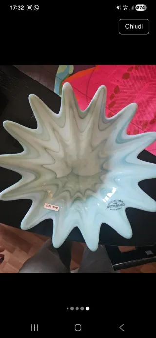 Vaso in vetro e metallo decorato