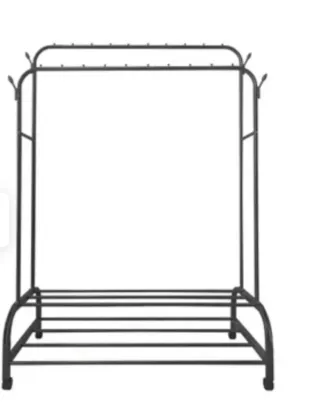 Vendo perchero metálico de gran capacidad.   Medid