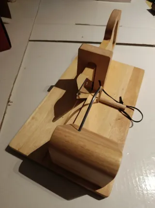 Cortador de embutidos de madera