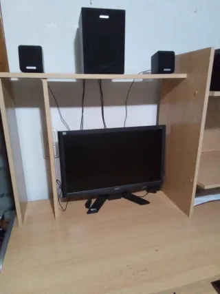 Mesa Ordenador con Estantería