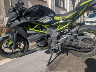 Kawasaki Z125 Negra y Verde