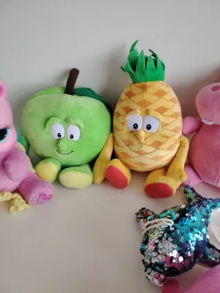 Lote de peluches coloridos