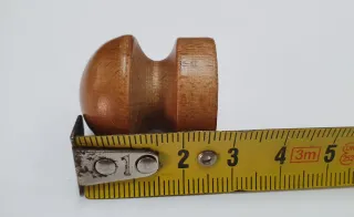 POMOS DE MADERA CON TORNILLO