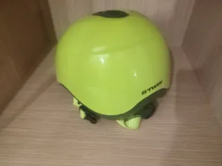 Casco infantil amarillo