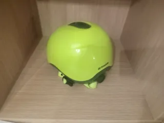 Casco infantil amarillo