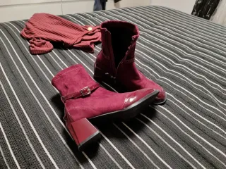 Botas de mujer color burdeos