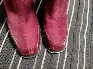 Botas de mujer color burdeos