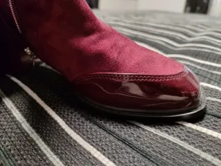 Botas de mujer color burdeos