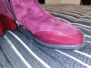 Botas de mujer color burdeos