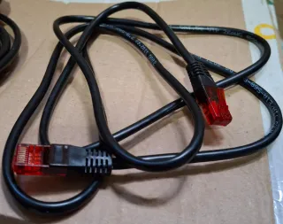 Cable HDMI y Cable de Red Ethernet