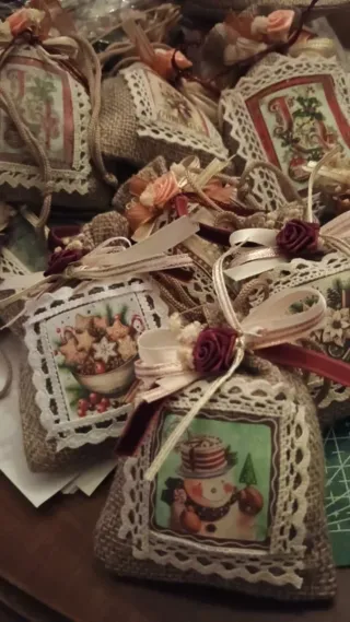 Sacchettini lavanda decorati a mano