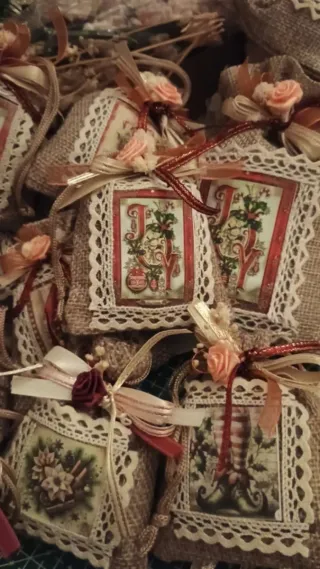 Sacchettini lavanda decorati a mano