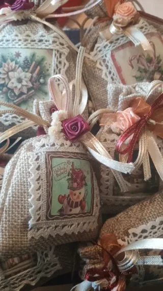 Sacchettini lavanda decorati a mano