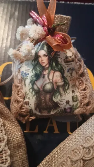 Sacchettini lavanda decorati a mano