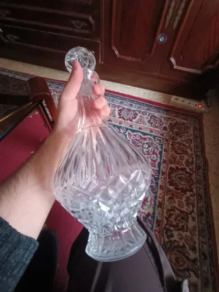 Licorera y 3 vasos de cristal tallado