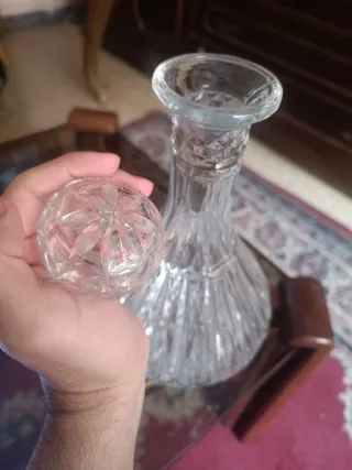 Licorera y 3 vasos de cristal tallado