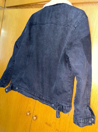 Chaqueta vaquera Bershka negra con borrego Talla M