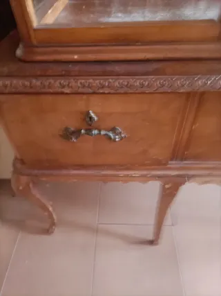 Mueble vitrina antiguo madera