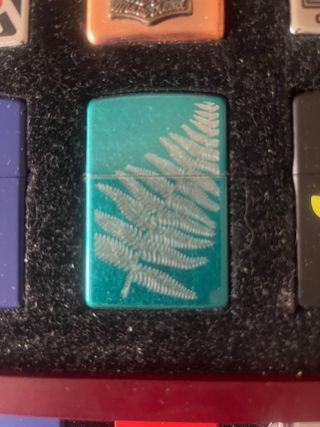 Espositore Zippo con 13 accendini