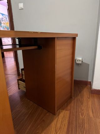 Mesa de ordenador de madera
