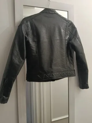 Cazadora efecto piel poliuretano