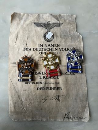 3 Medallas Kriegsverdienstkreuz con Certificado