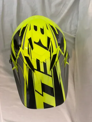 Casco de bicicleta integral amarillo