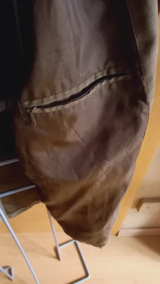 Chaqueta tipo blazer marrón .