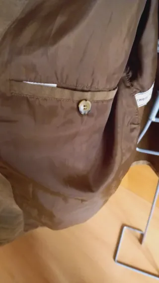 Chaqueta tipo blazer marrón .