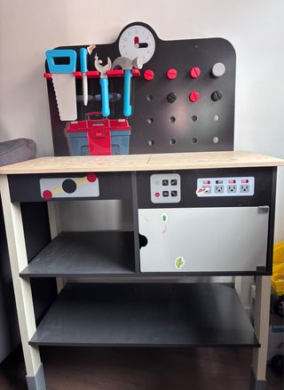 Mesa de herramientas para niños