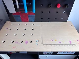 Mesa de herramientas para niños