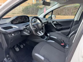 Peugeot 208 2014