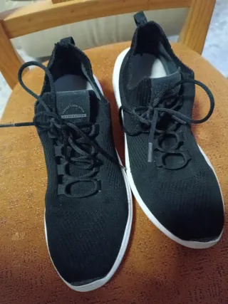 Zapatillas deportivas negras y blancas de Lefties