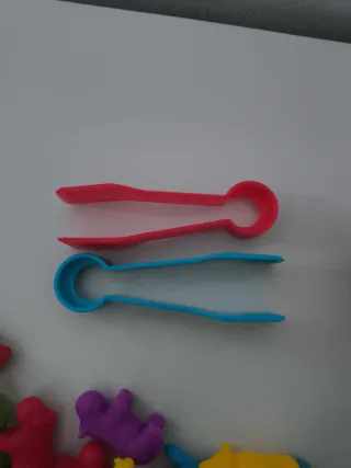 Juego infantil de animales y cuencos