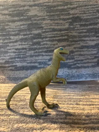 Lote de dinosaurios de juguete