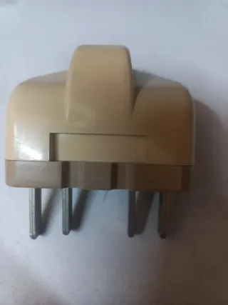 Clavija Plastimetal 4 polos