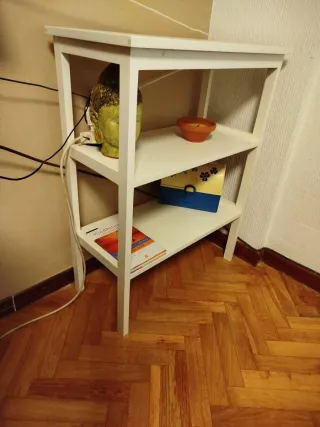 Estantería blanca de madera