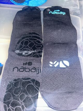 Gafas y calcetines piscina antideslizantes niño.