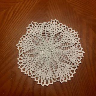 Centrino fatto a mano in cotone, colore beige