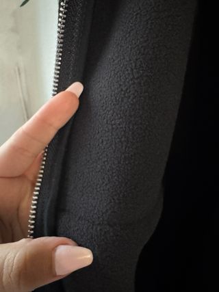 Sudadera Bershka negra con cremallera