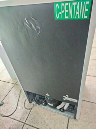 Nevera doméstica con congelador