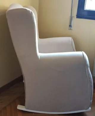 Mecedora de tela beige