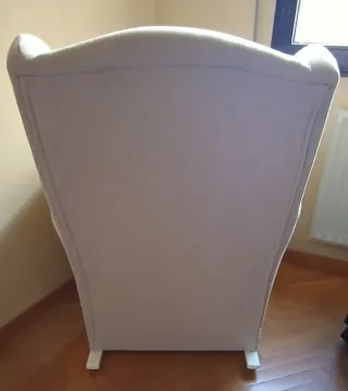 Mecedora de tela beige