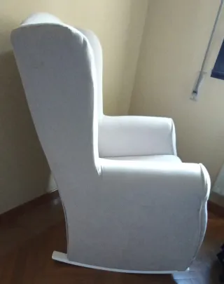 Mecedora de tela beige