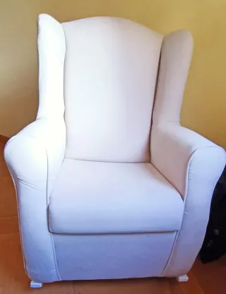 Mecedora de tela beige