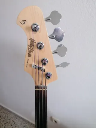 Bajo zurdo sin trastes Sunburst