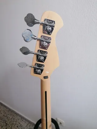 Bajo zurdo sin trastes Sunburst