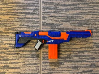 Lote Pistolas Nerf Elite y Accesorios